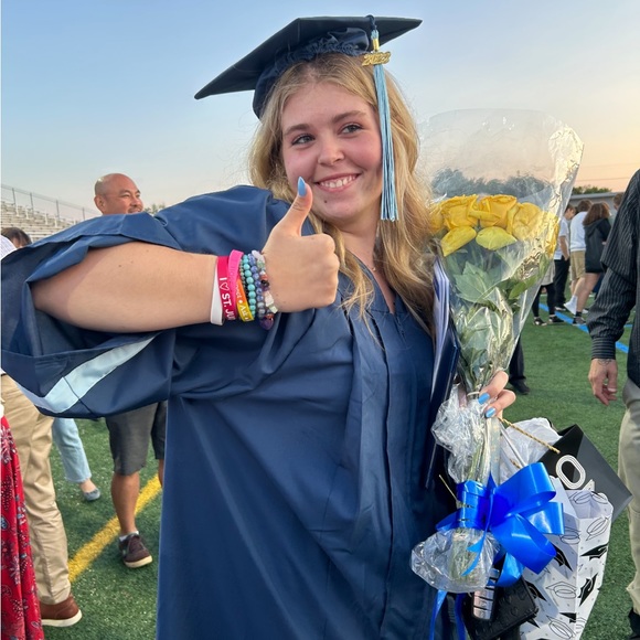 Meet your Posher, Alexis - Picture 2 of 2